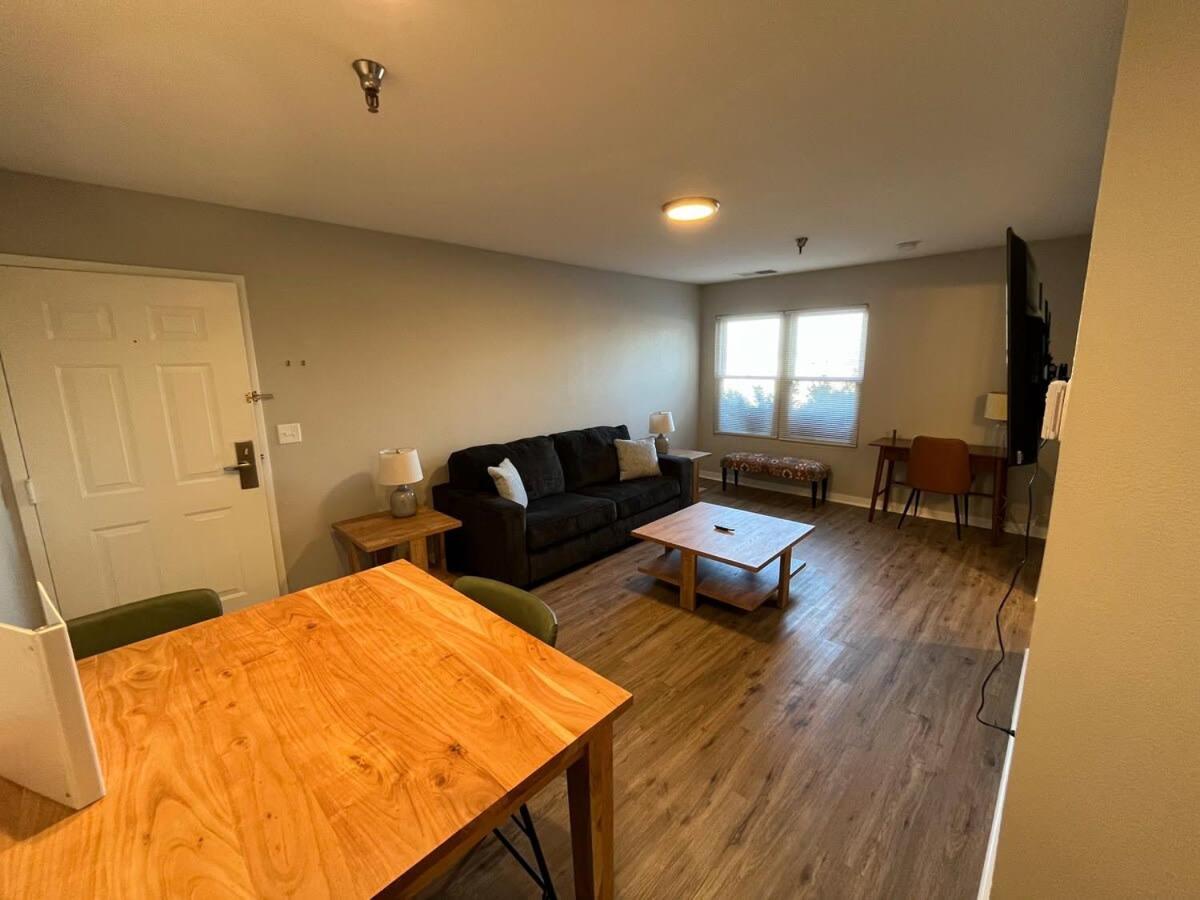 Aksarben 1 Bedroom-Close To I-80 Omaha Exterior foto